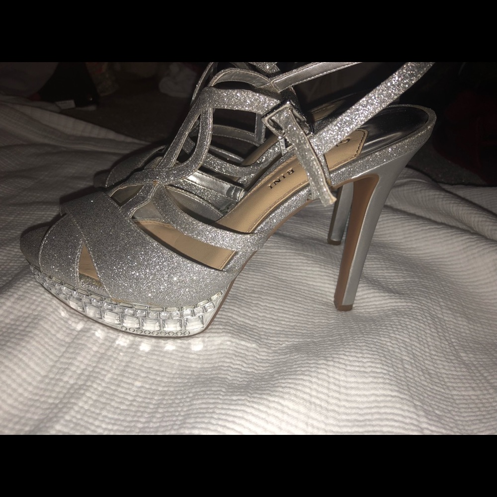 Silver sparkle Gianni Bini 8.5 heels. Worn once.
